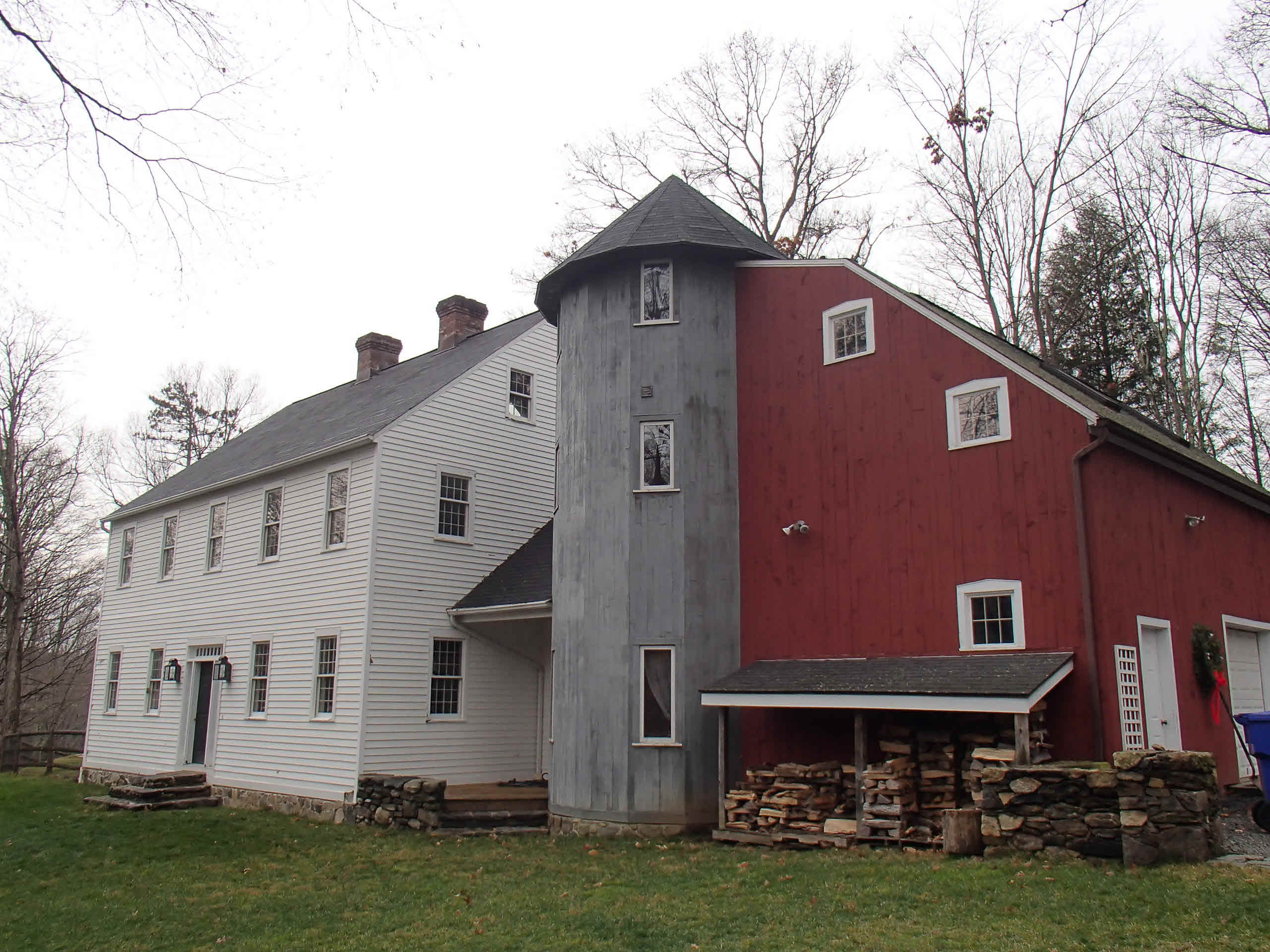 Building photograph for 151 IRON ORE HILL RD